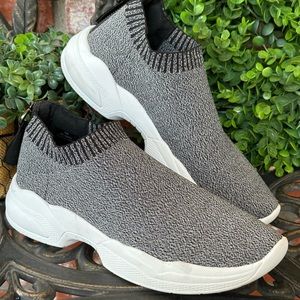 Marc Fisher Linnah Fashion Sneakers; Drk Gray Textile W/Back Zip Detail; Sz 10M